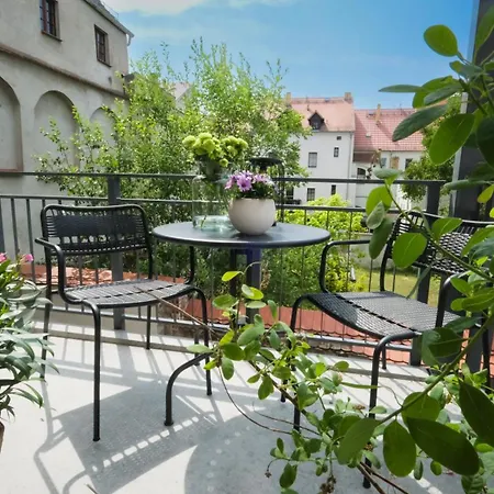 Altstadt In Mit Balkon Und Kunstgarten *