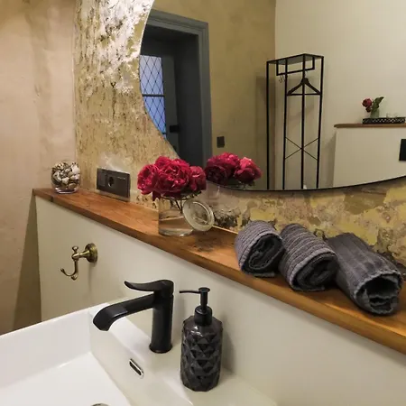 Altstadt In Mit Balkon Und Kunstgarten Apartman *