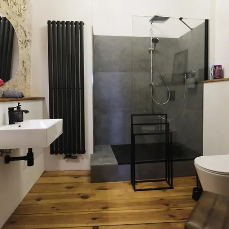 Altstadt In Mit Balkon Und Kunstgarten Appartement