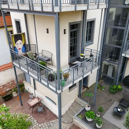דירה Altstadt In Mit Balkon Und Kunstgarten *