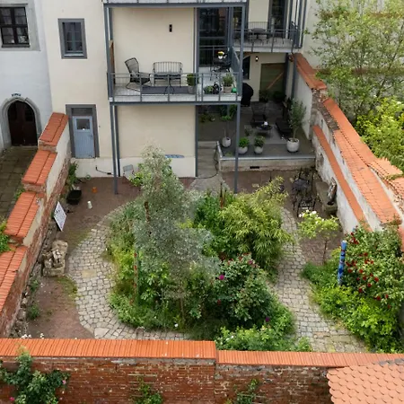 Altstadt In Mit Balkon Und Kunstgarten