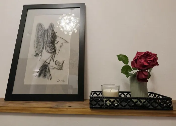 Altstadt In Mit Balkon Und Kunstgarten