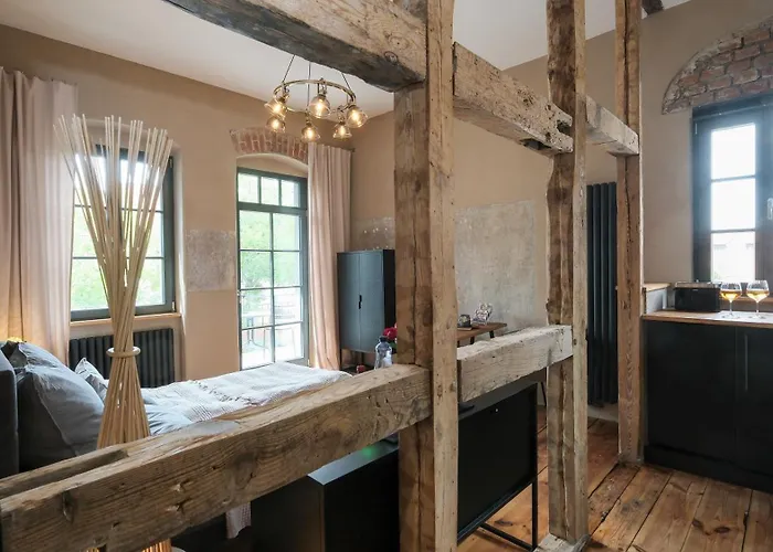 Altstadt In Mit Balkon Und Kunstgarten * Торгау