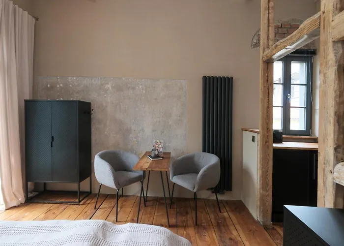 Апартаменты Altstadt In Mit Balkon Und Kunstgarten *