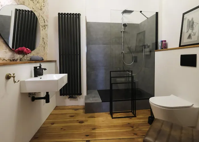 Altstadt In Mit Balkon Und Kunstgarten Апартаменты