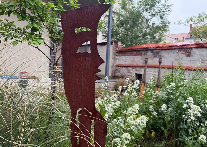 Altstadt In Mit Balkon Und Kunstgarten Апартаменты